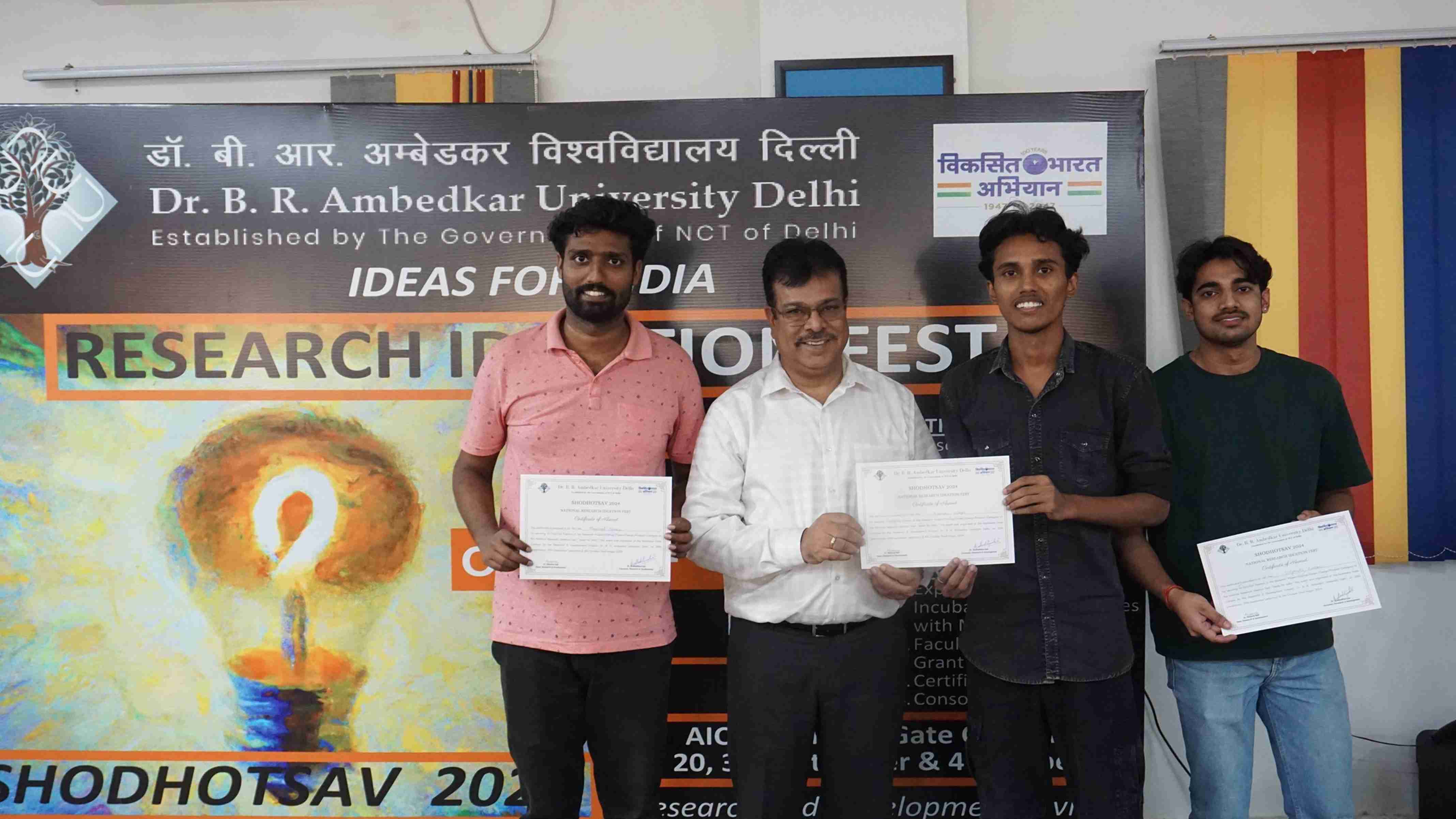 Bipanshu Kumar receiving recognition as an overall category winner at Shodotsav 2024